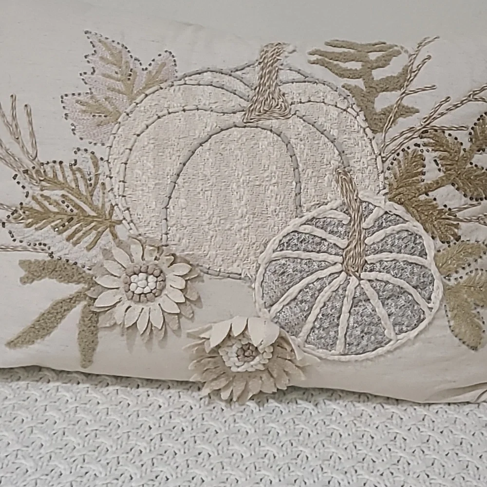 THE FARMHOSE RACHEL ASHWELL FALL DECORATIVE PILLOW.